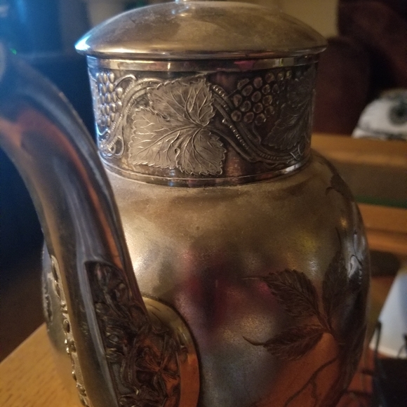 ANTIQUE 1800 - 1849 SILVER PLATED FLORAL COFFEE AND TEAPOT BY FAIRPOINT MTG. CO. - Picture 5 of 5